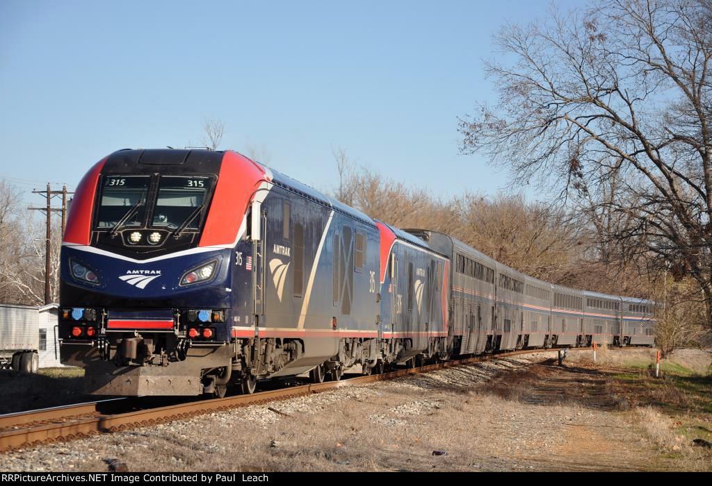 Southbound "City of New Orleans" pulls into the station